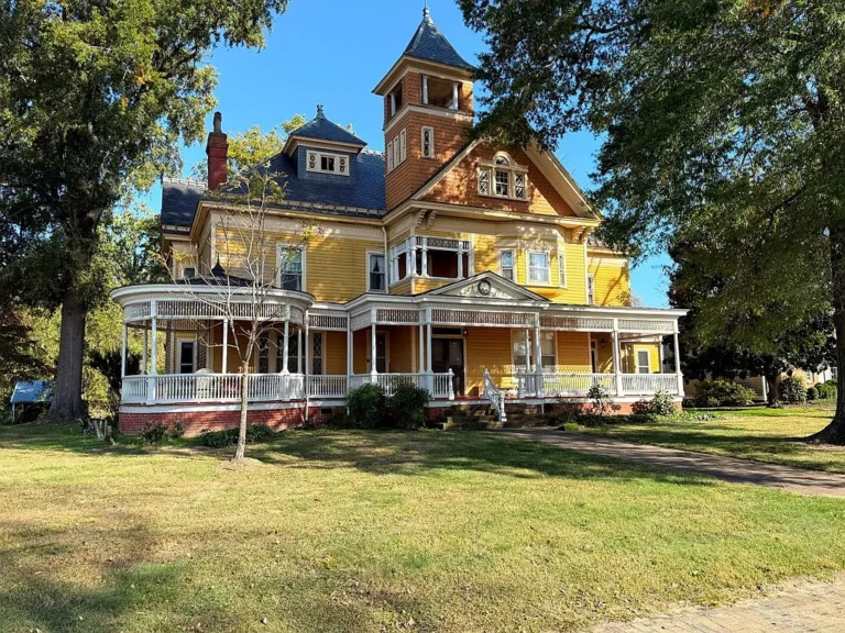 Grand 1850 Victorian Estate on 4.28 Acres in Chatham, Virginia